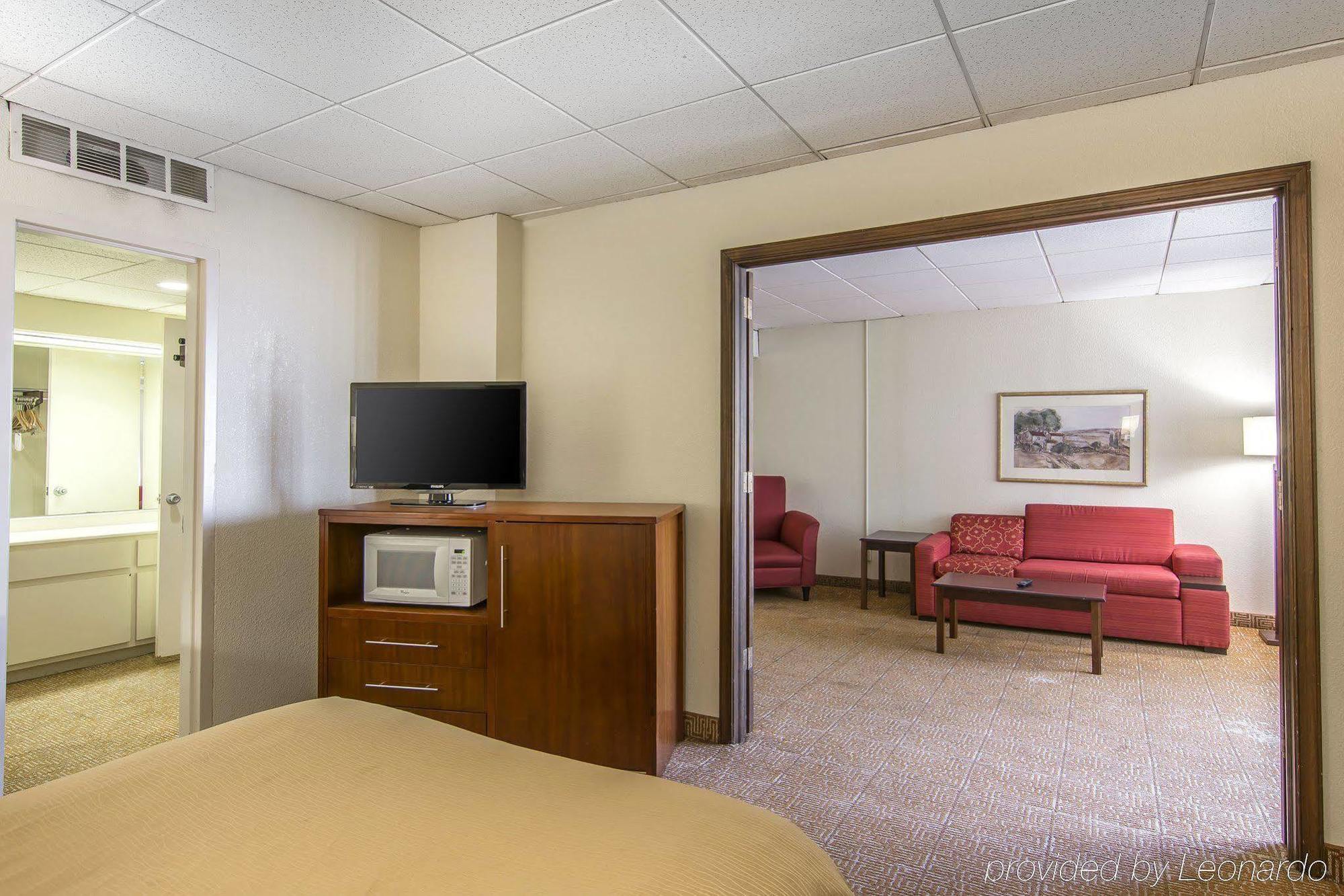 Quality Inn And Suites Conference Center Richmond Exteriör bild
